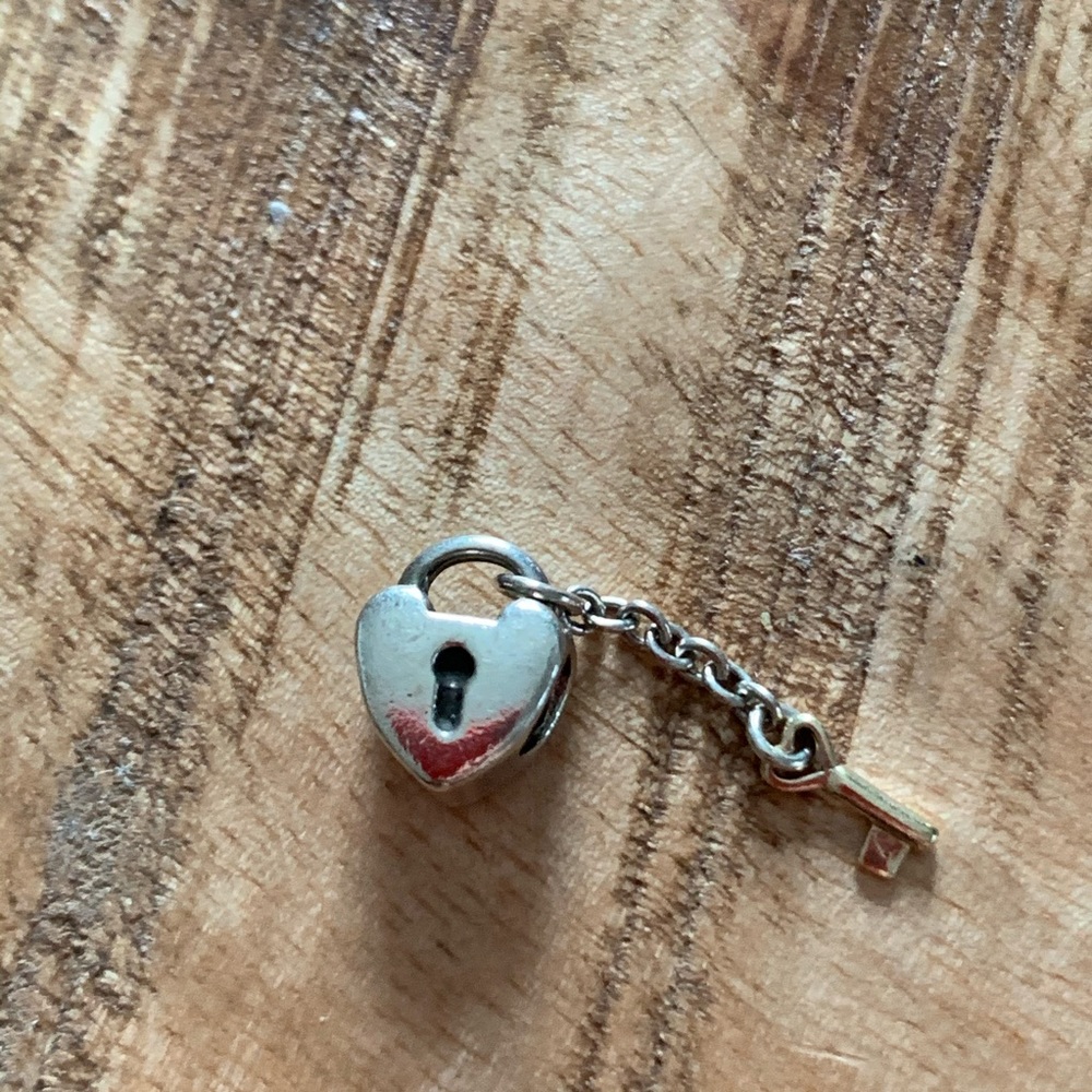✨ Pandora Key to my heart Charm ✨